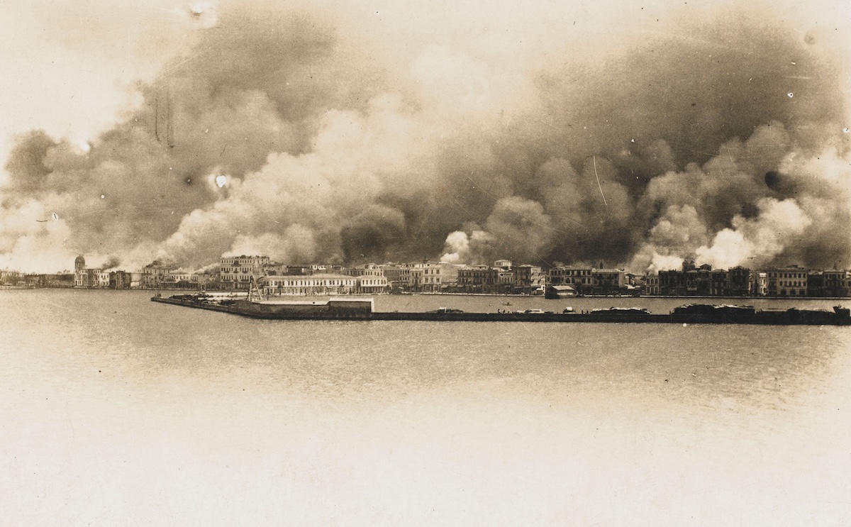 The Great Fire in the Greek Quarter of Smyrna (now Izmir), 1922. Chronicle/Alamy Stock Photo. The Great Fire in the Greek Quarter of Smyrna (now Izmir), 1922. Chronicle/Alamy Stock Photo.